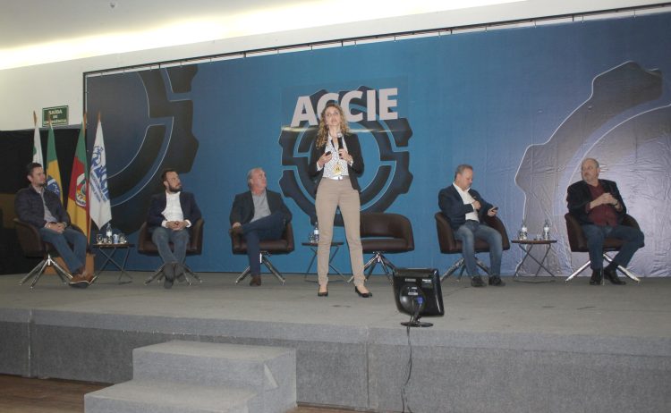 ACCIE promove palestra sobre comércio internacional, educação e trabalho