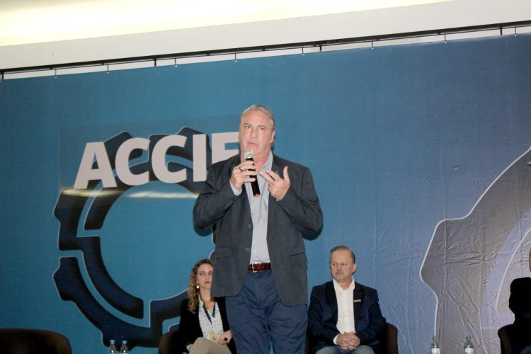 ACCIE promove palestra sobre comércio internacional, educação e trabalho