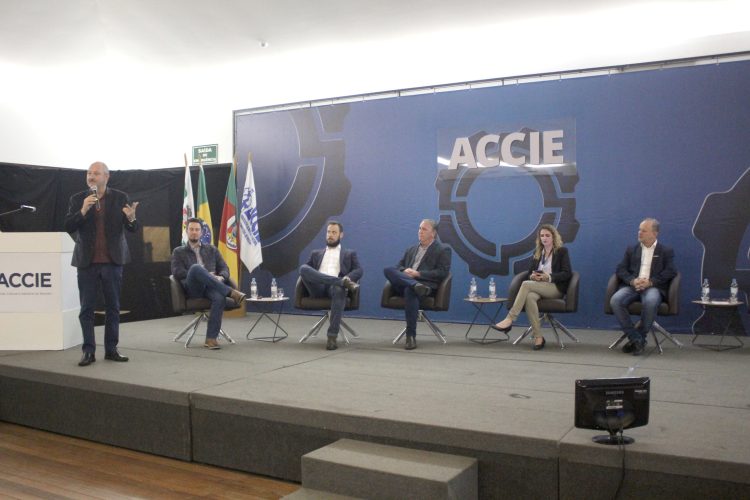 ACCIE promove palestra sobre comércio internacional, educação e trabalho
