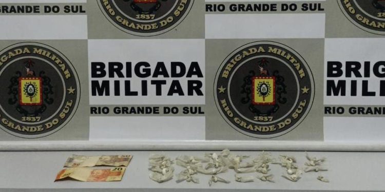 Adolescente de 14 anos que traficava drogas no bairro Progresso é apreendido pela polícia