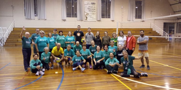 Educação Física da URI recebe equipe de Câmbio da Maturidade Ativa do SESC 