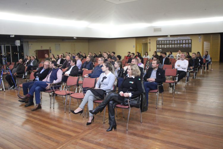 ACCIE promove palestra sobre comércio internacional, educação e trabalho