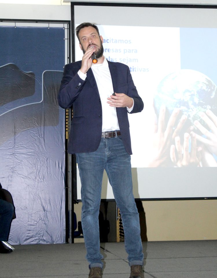 ACCIE promove palestra sobre comércio internacional, educação e trabalho