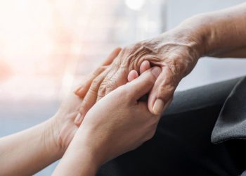 Parkinson não é uma doença exclusivamente dos idosos: saiba quais são os sinais do Parkinson precoce