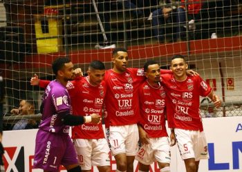 Atlântico goleia Praia Clube e chega a sexta vitória em sete jogos na LNF