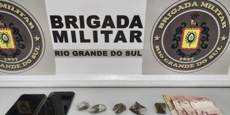 Mulher é presa por tráfico de drogas no bairro Cristo Rei em Erechim
