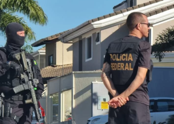 Polícia Federal faz buscas na casa de Bolsonaro e prende ex-ajudante de ordens do ex-presidente da República