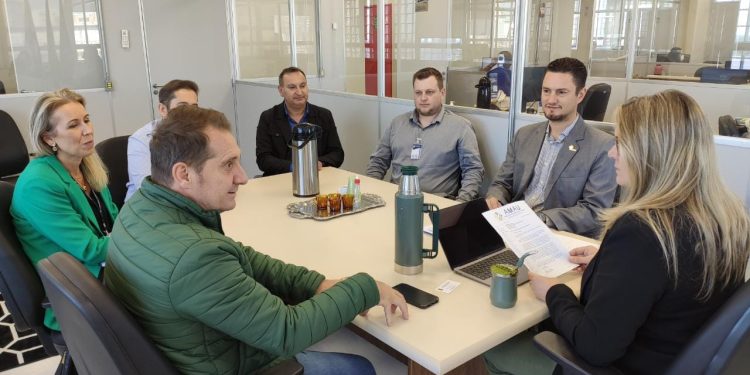 Prefeitos da AMAU solicitam celeridade do IGP por mais médicos legistas em Erechim   