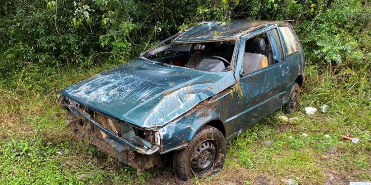 Veículo capota e deixa homem de 52 anos ferido na ERS 135 em Getúlio Vargas