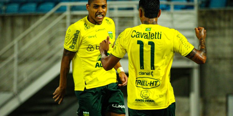 Mesmo com dois jogadores a menos Ypiranga vence o América em Natal pela Série C