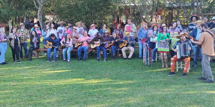 CAPS de Erechim promovem Arraial no Paraíso Encantado em Jaguaretê