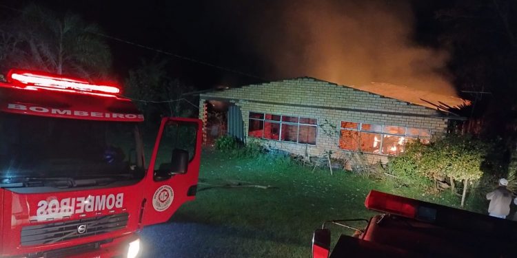 Idosa morre carbonizada durante incêndio em residência no interior de São Valentim