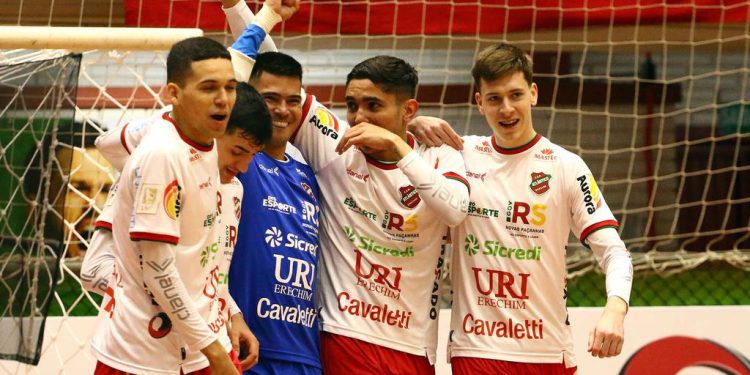 Atlântico goleia e encosta na liderança do Gauchão de Futsal