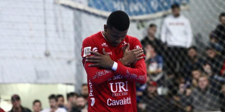 Kauê, do Atlântico sofre insulto racista em jogo pelo Gauchão de Futsal