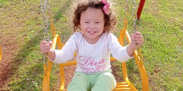 Ajude Melinda caminhar: Família cria vaquinha para pagar cirurgia de criança de 2 anos em Erechim