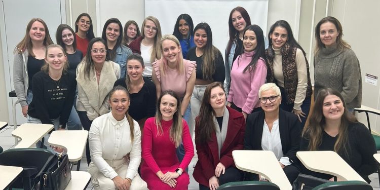 Estética e Cosmética da URI realiza workshop sobre cuidados com a pele no inverno 