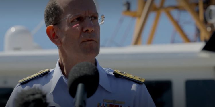 Submarino implodiu e todos a bordo morreram, diz Guarda Costeira dos EUA