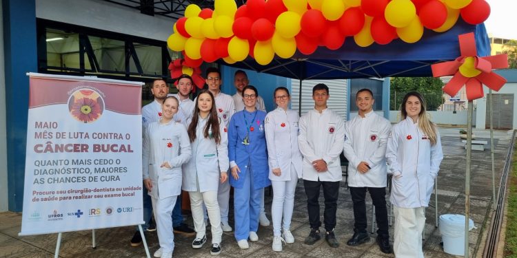 Curso de Odontologia da URI promove ação para prevenir o câncer bucal 