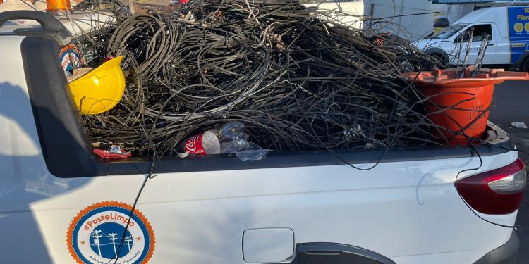 Mais de 800 quilos de fiação são retirados no Dia D do projeto Poste Limpo