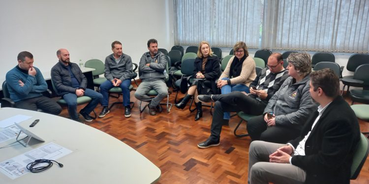 Educação ambiental: Prefeito e secretários conhecem Projeto Cidades Salvem seus Rios