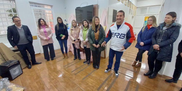 Centro de Belas Artes Osvaldo Engel recebe novos instrumentos