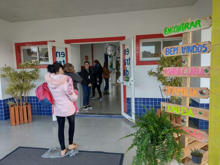 Quase sete mil estudantes voltam às aulas