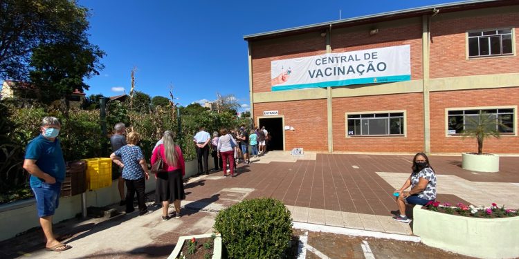 Secretaria de Saúde é reconhecida nacionalmente por seus avanços em saúde mental e imunização