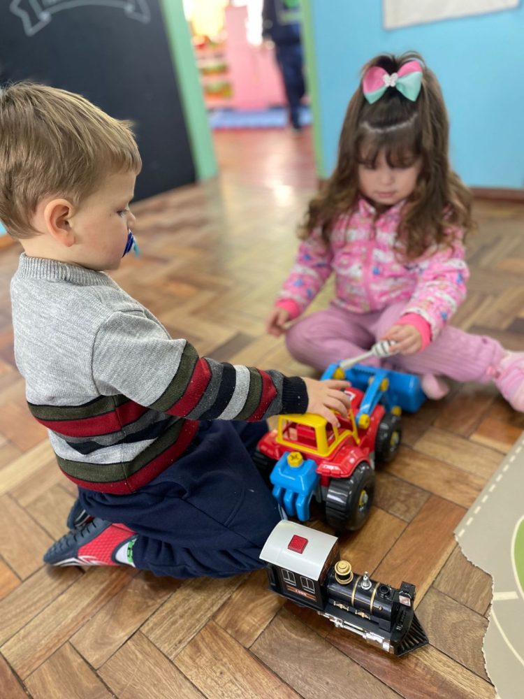 Quase sete mil estudantes voltam às aulas