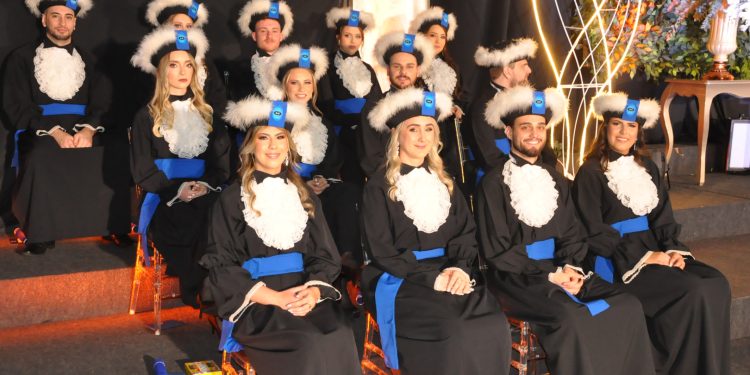 Administração da URI Erechim tem novos graduados