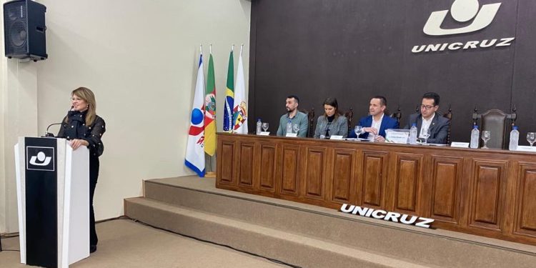 Sociedade debate o papel das instituições comunitárias e pede atenção dos governos