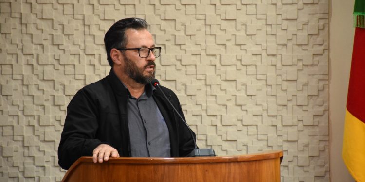 Projeto do vereador Araújo torna obrigatória a identificação de cabos e fios