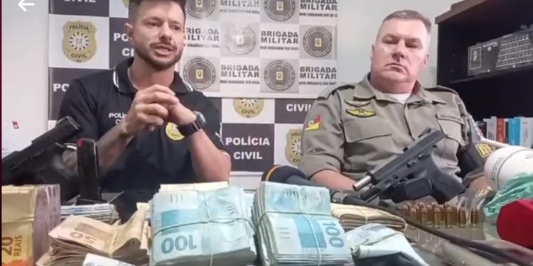 Ação da polícia prende três pessoas, apreende mais de R$ 50 mil, armas e drogas em Erechim