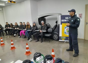Programa de Educação no Trânsito inicia palestras com óculos que simulam os efeitos do álcool, drogas e do sono