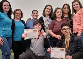Estudantes de Escolas Municipais recebem medalha em cerimônia da OBMEP