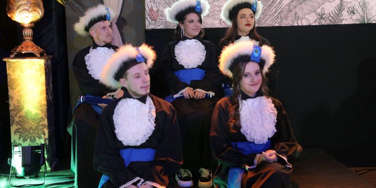 Novos biólogos colam grau na URI 