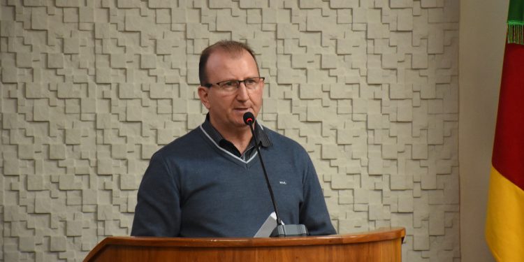 Vereador Anacleto Zanella encaminha requerimentos de informações ao Poder Executivo