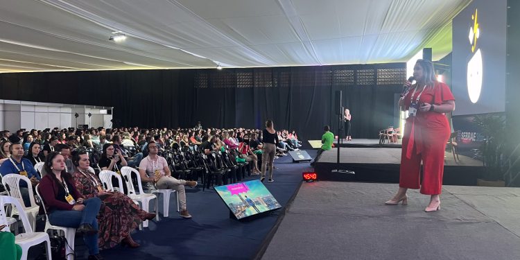 Secretária Izabel Ribeiro palestra no Simpósio Sulbrasileiro de Inovação na Gestão Pública