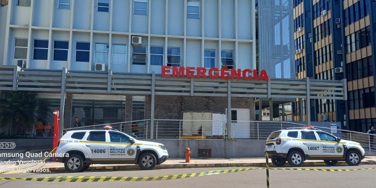 Atualizada: Criminosos matam homem a tiros na porta da Emergência do Hospital Santa Terezinha em Erechim