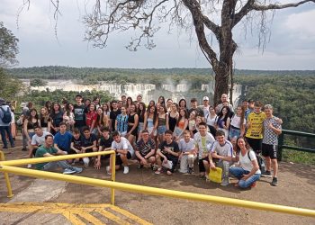 Alunos da Escola da URI fazem viagem de estudos para Foz do Iguaçu 