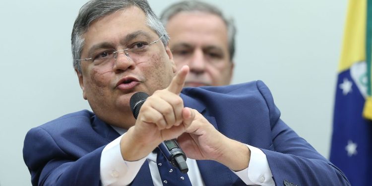 Deputado afirma ter sofrido agressão do ministro da Justiça Flávio Dino