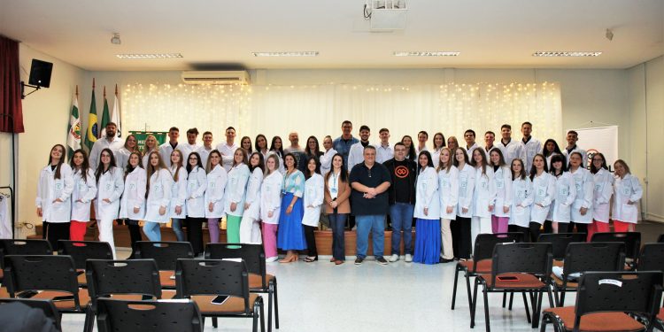 Medicina Veterinária da URI promove cerimônia de entrega de jalecos