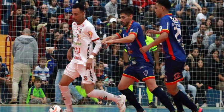 Atlântico vira para cima do Santiago e vence primeiro jogo da semifinal da Copa RS