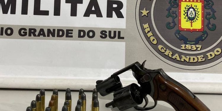 Detento do regime domiciliar é flagrado armado com revólver furtado na Maurício Cardoso em Erechim