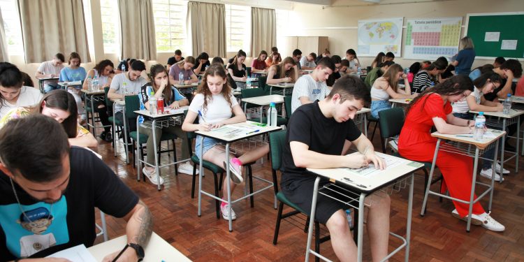 Vestibular de Verão da URI mobiliza candidatos de 11 estados do país