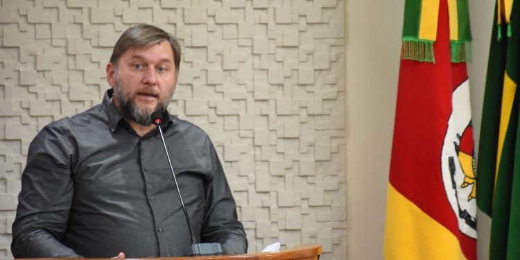 Vereador André Jucoski solicita ao Executivo melhorias em vias do Bairro Três Vendas