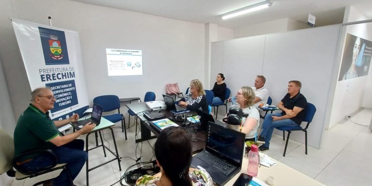 Prefeitura encerra mais um curso gratuito de qualificação profissional