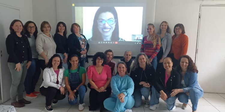 Professoras municipais do Atendimento Educacional Especializado (AEE) encerram formação continuada