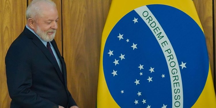 Lula diz que o Brasil, assim como a ONU, não reconhece o Hamas como um grupo terrorista
