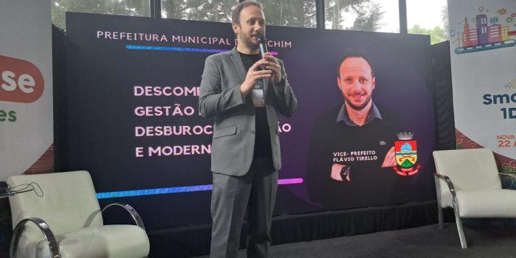 Vice-prefeito Flávio Tirello palestra no Smart Cities Park em Nova Petrópolis