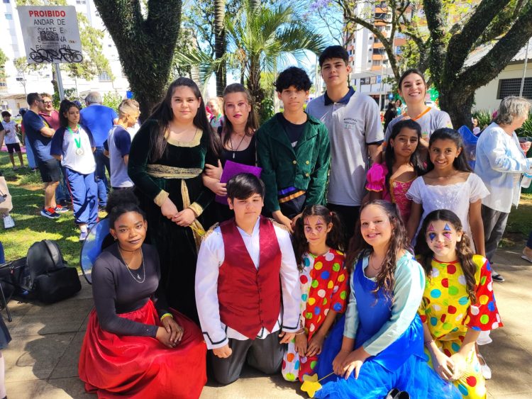 Estudantes que integram o Programa de Educação Integral Castelinho apresentam talentos para a comunidade
